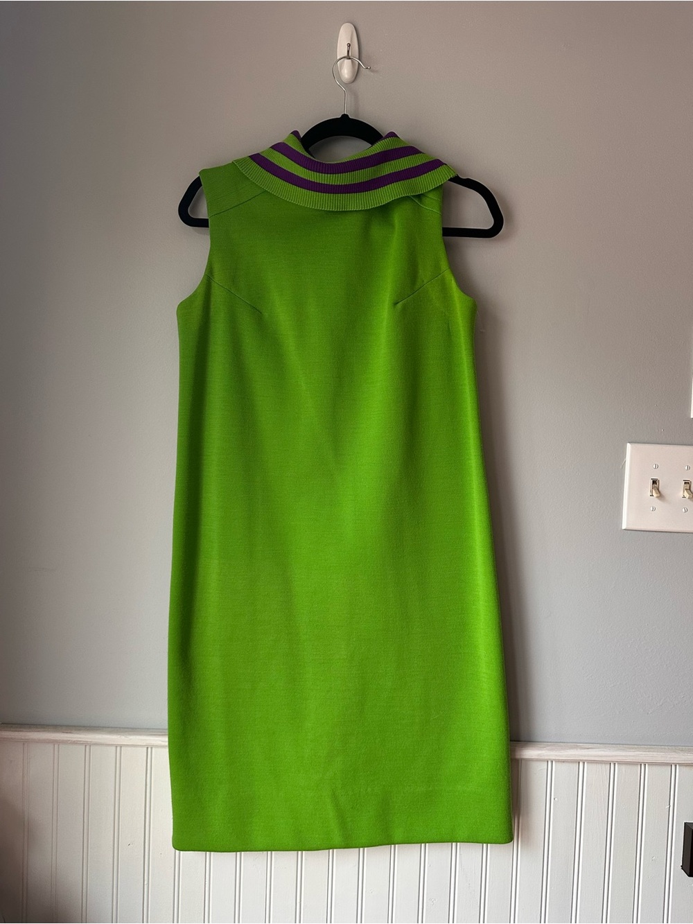 Vintage 1970s Green Sleeveless Shift Dress with Striped Collar